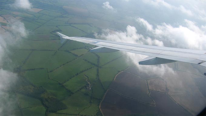 Blick aus dem Flugzeug kurz vor der Landung in Dublin