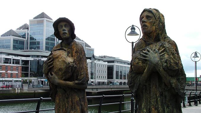 Statue irish famine